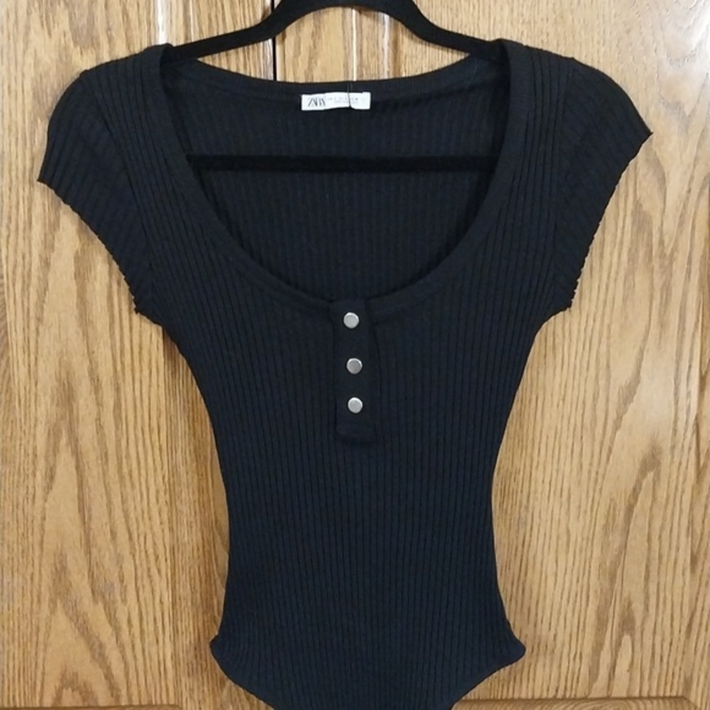Zara NWT Women's Henley Snap Front Ribbed Bodysuit Size Small‎ Black Cap Sleeves